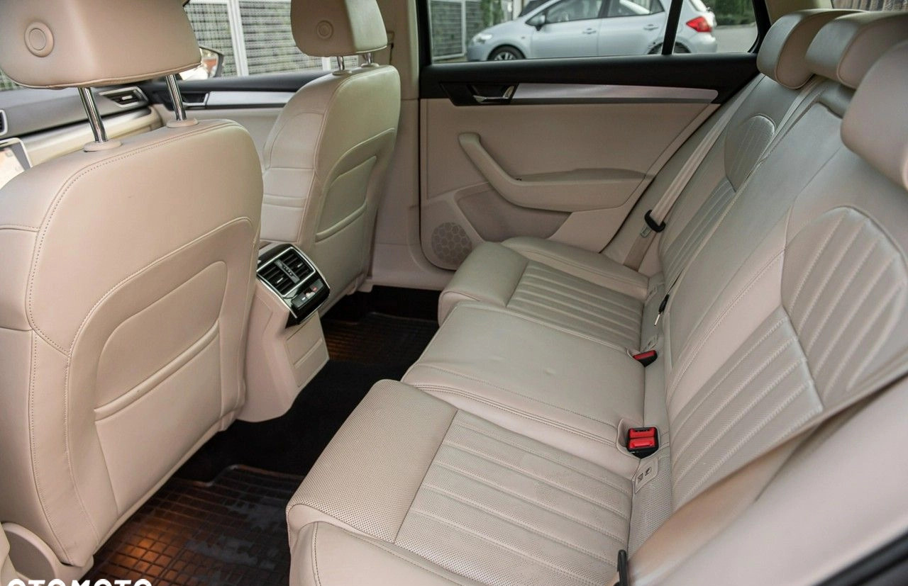 Skoda Superb cena 87700 przebieg: 197000, rok produkcji 2017 z Gdynia małe 704